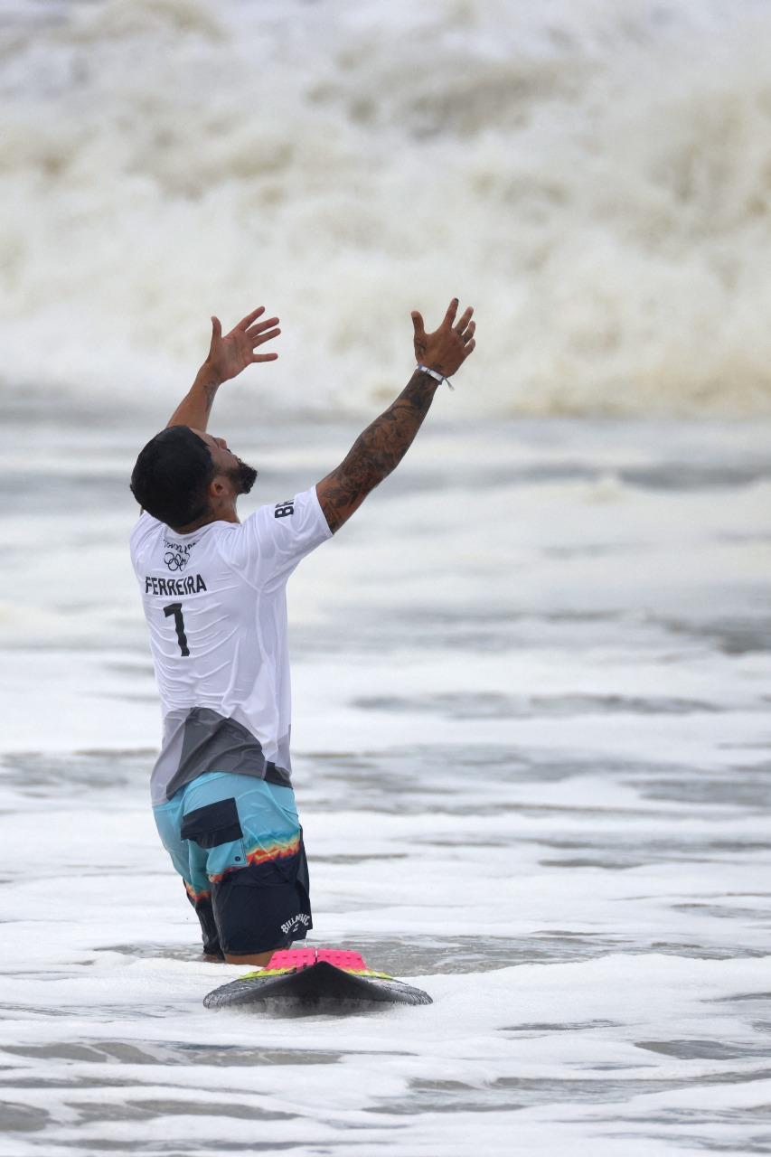 Surfista potiguar Ítalo Ferreira agradece ao mar pela conquista