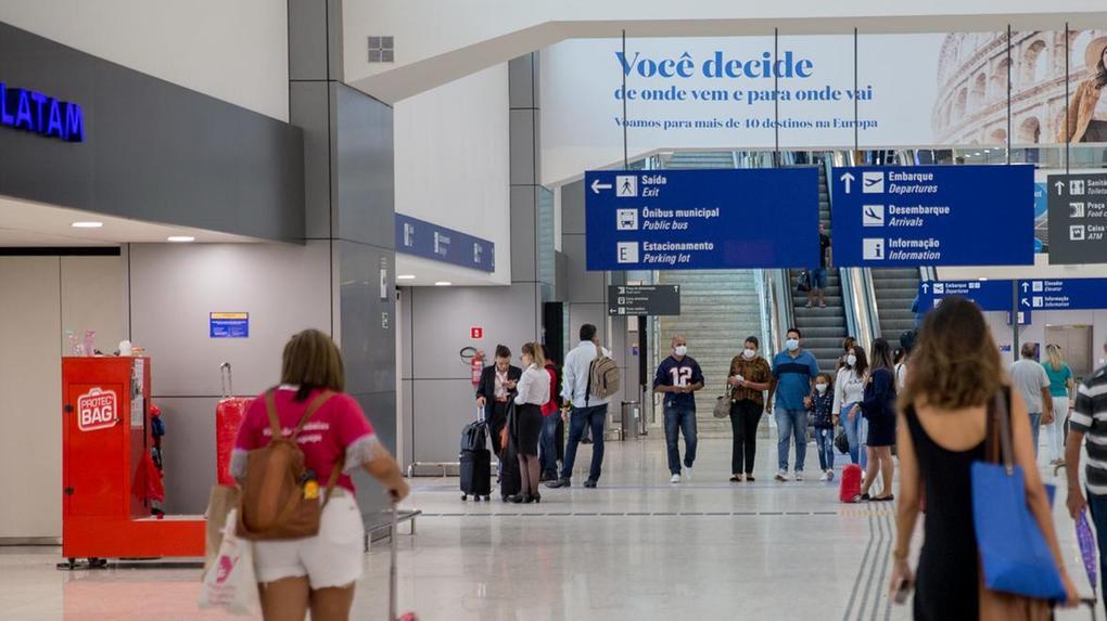 Passageiros de voo viajarão para São Paulo na manhã de segunda-feira (9)