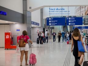 Passageiros de voo viajarão para São Paulo na manhã de segunda-feira (9)