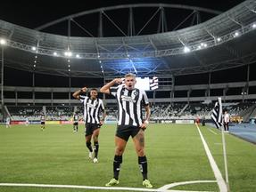 Jogadores do Botafogo comemorando.