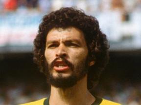 Foto de Sócrates com a camisa da Seleção Brasileira