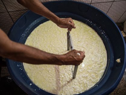 foto de produção de queijo