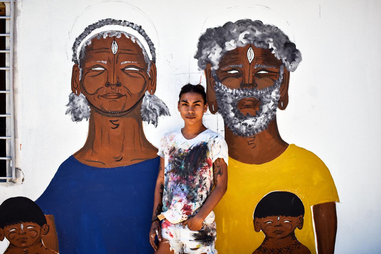 Os trabalhos de Indja focam na representatividade de pessoas afro-indígenas e afro-brasileiras