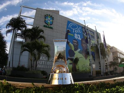 Taça da Série B na sede da CBF, no Rio de Janeiro