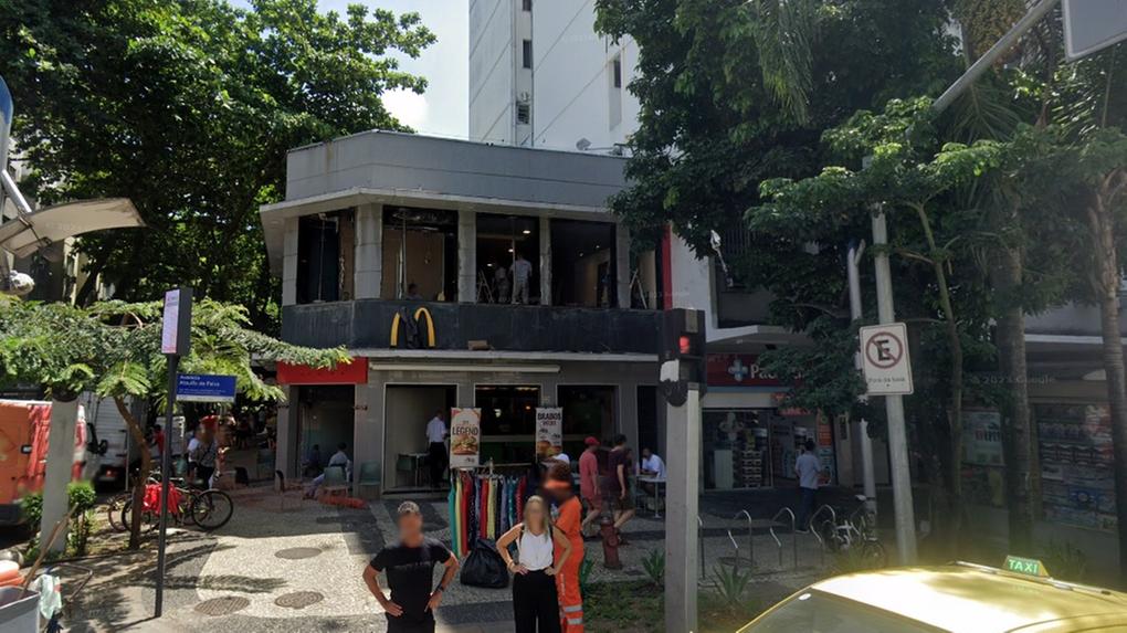 Google Street View McDonalds do Leblon onde mulheres moram há três meses