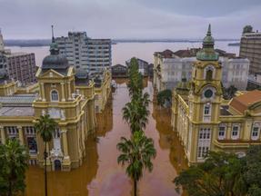Imagem mostra Porto Alegre alagada após enchentes