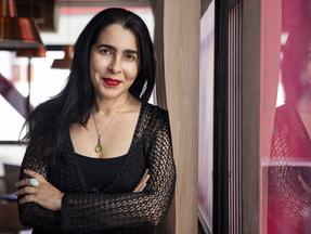 A autora cearense Tércia Montenegro lança romance sobre reflexos das histórias familiares na vida de cada um