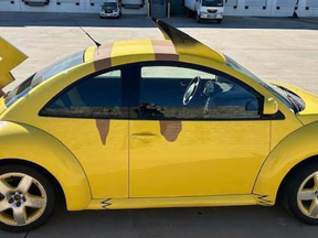 Veículo tem cores e cauda de Pikachu