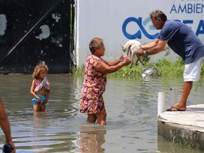 Alagamento em Caucaia, na Grande Fortaleza, que consta na lista de cidades suscetíveis a desastres monitoradas pelo Cemaden