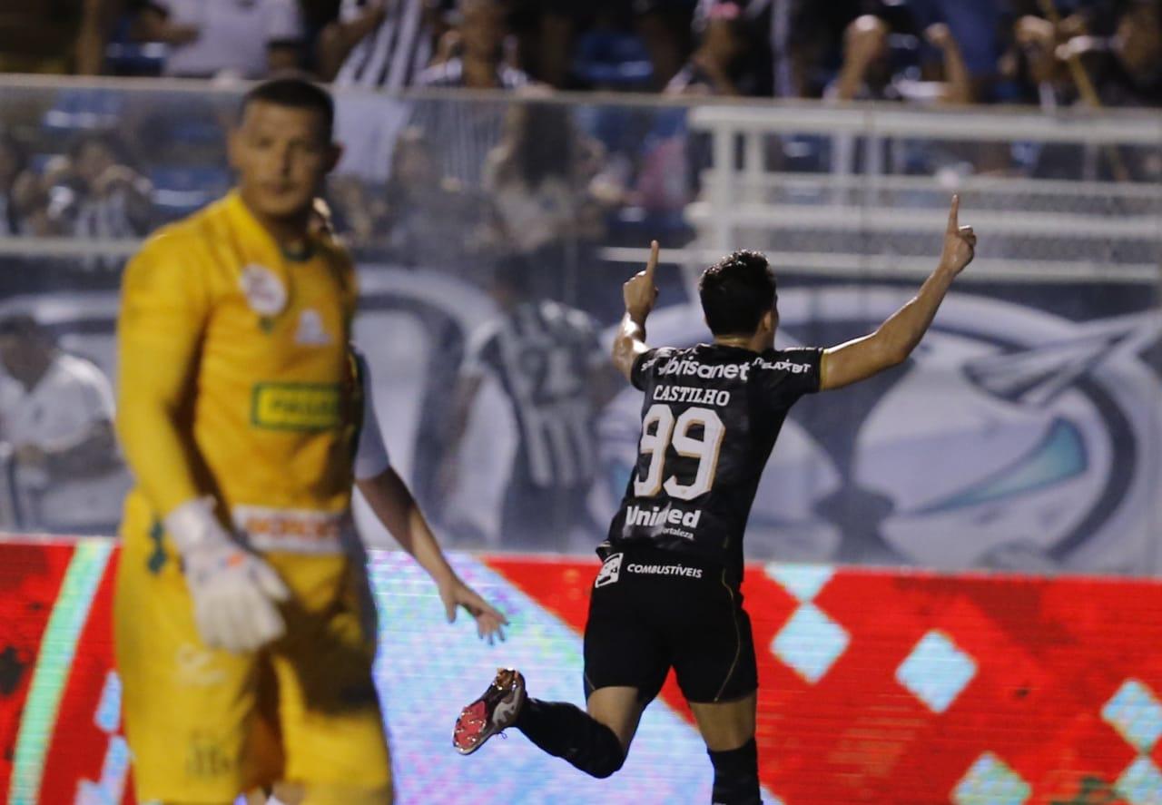 Guilherme Castilho comemora gol pelo Ceará