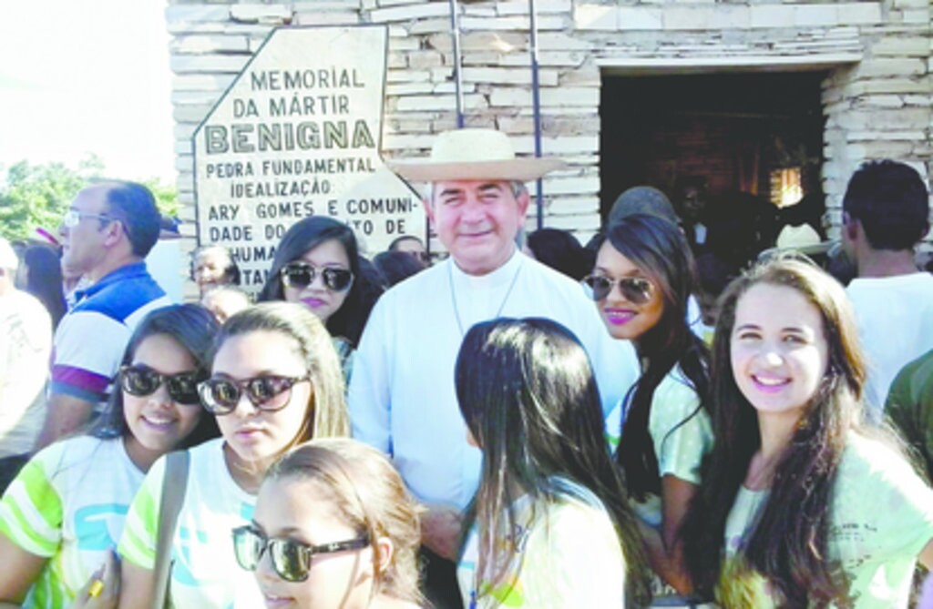 Bispo da Diocese do Crato, dom Fernando Panico, presidiu a celebração que marcou a renovação da fé dos católicos em torno da beatificação de Benigna Cardoso. Juventude presente visitou o Memorial em homenagem à menina 