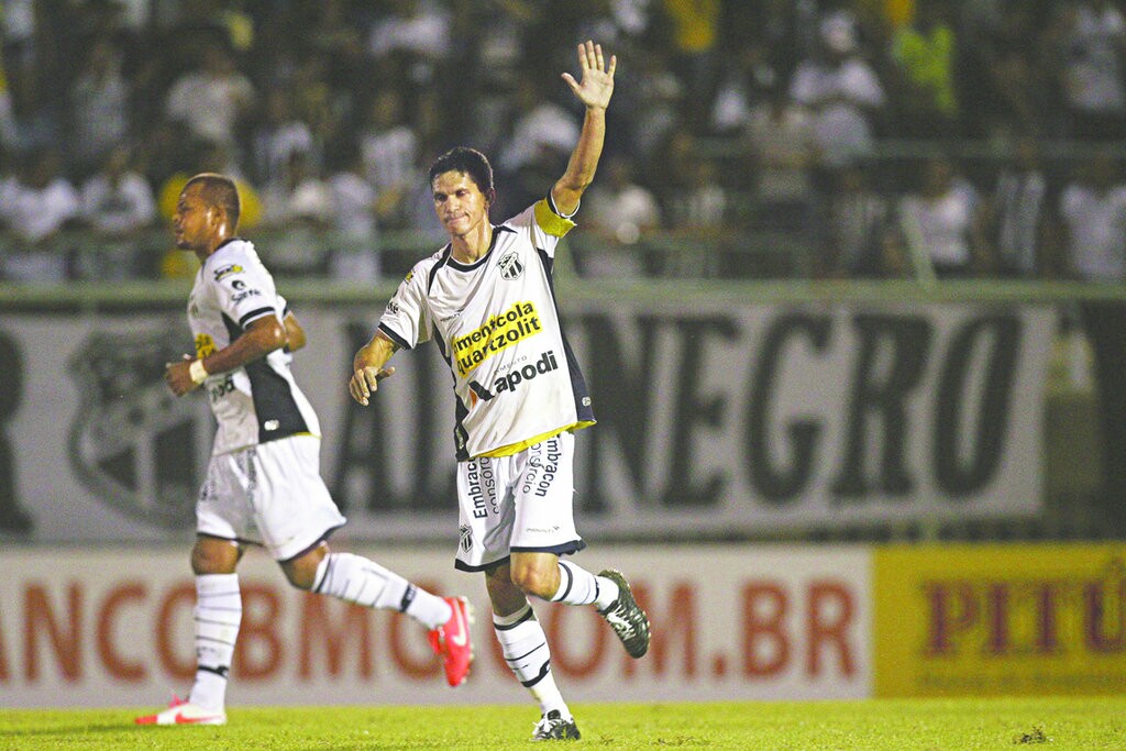 O atacante Magno Alves foi novamente um dos destaques do Ceará na partida, abrindo o placar, de pênalti, ainda no primeiro tempo 