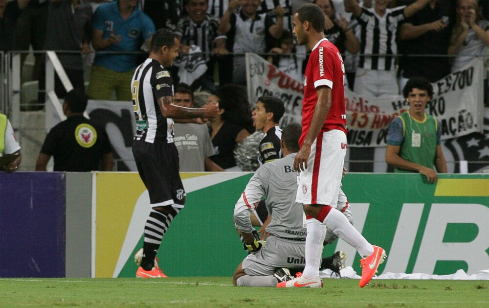 Eusébio marca D'Alessandro em 2011: Vovô leva vantagem no histórico do confronto