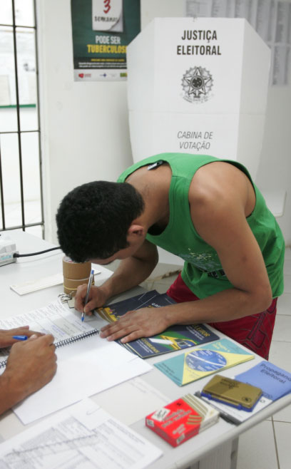 Ceará apresentou uma redução no número de eleitores com 16 e 17 anos, passando de 165.932 eleitores em 2010 para 130.153 este ano