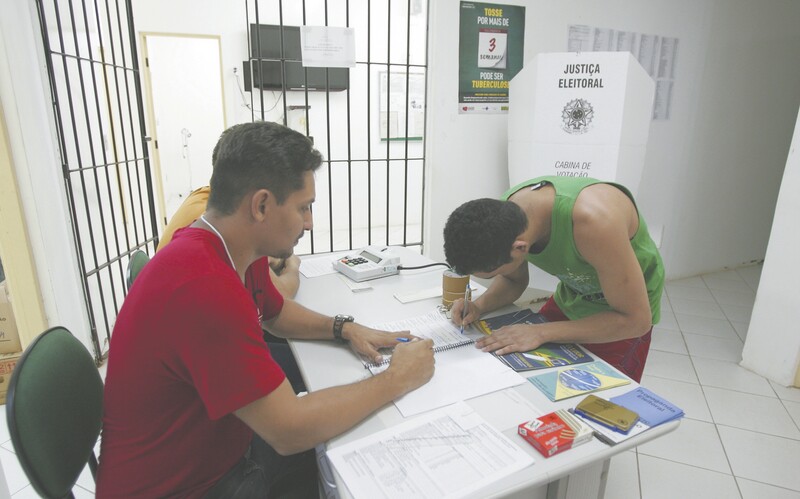 Presos cearenses ainda não sentenciados têm o direito de votar nas unidades prisionais desde 2004. Os presídios vão dispor de uma sala com urna e mesários, de forma semelhante ao que acontece em outros locais de votação 