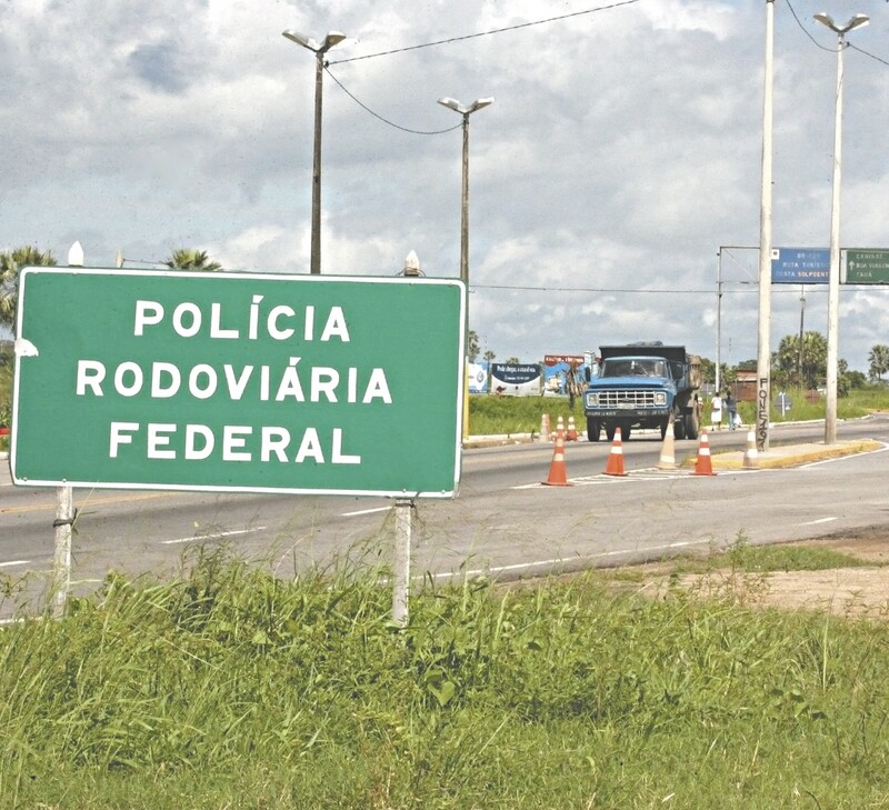 A Lei Federal 12.971/14 alterou 11 artigos do Código de Trânsito Brasileiro (CTB), visando diminuir, principalmente, as ultrapassagens