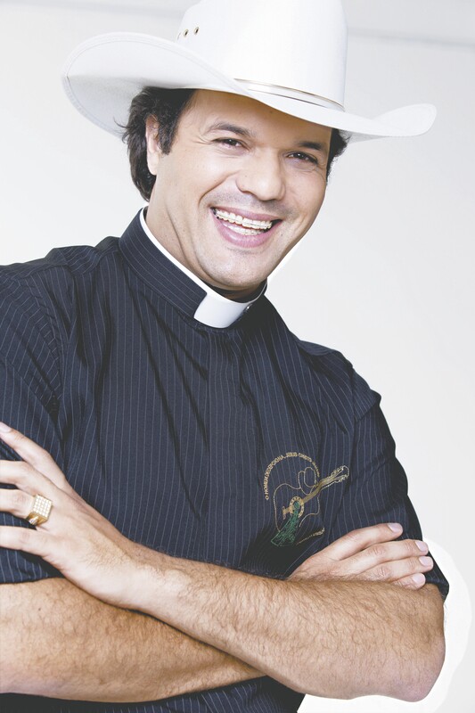 O padre Alessandro Campos vem a Fortaleza celebrar e louvar com os fieis, ao som de suas novas canções, em ritmo sertanejo. O show será no estádio Presidente Vargas