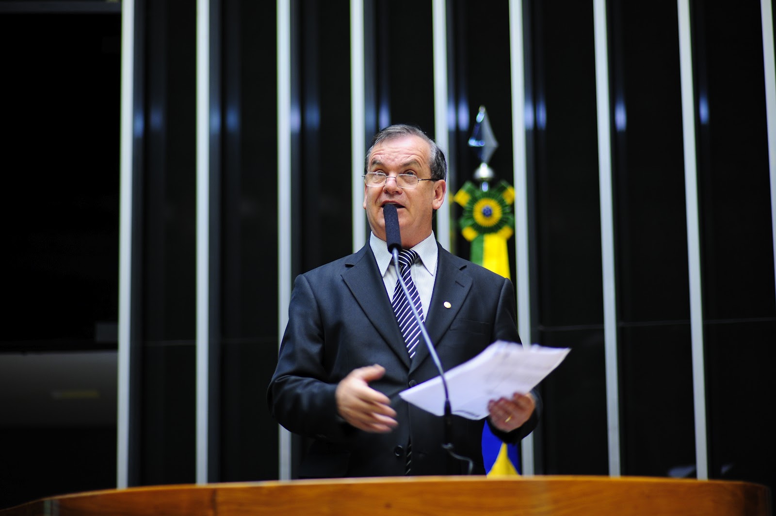 Rogério Peninha (PMDB-SC) quer criar normas para liberar o comércio de armas e revogar normas do Estatuto do Desarmamento; Câmara vai debater projeto