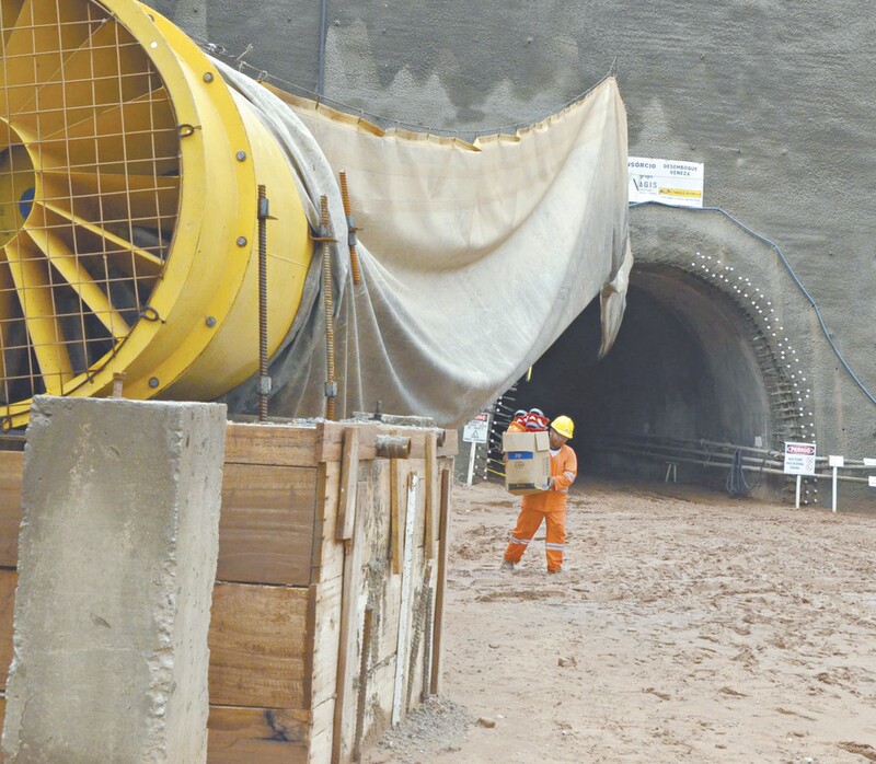 O projeto envolve a construção de 10 túneis. O maior deles, túnel Veneza, em Missão velha, tem 2,3Km e está com 700m executados 