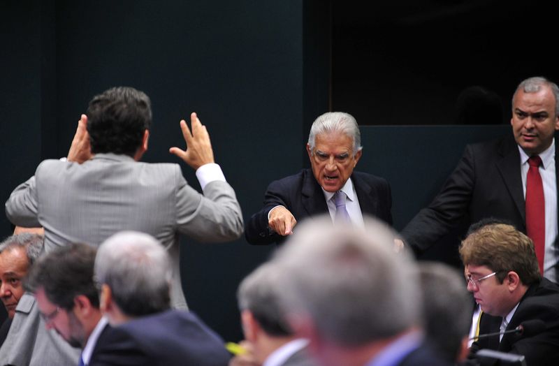 Os deputados discutiram durante a sessão e o presidente da CPI, o deputado Hugo Motta (PMDB-PB) foi alvo de críticas