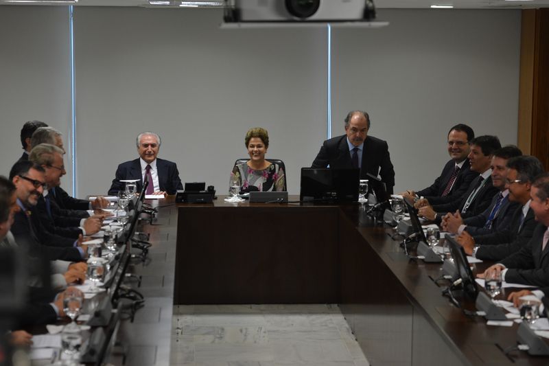 Os prefeitos apresentaram as demandas dos municípios e ouviram de Dilma que o governo federal está aberto ao diálogo com as prefeituras