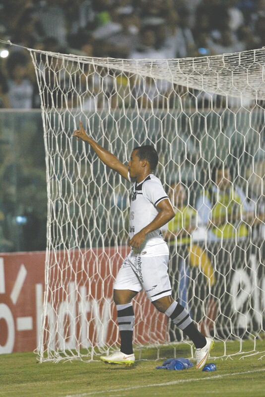 O meia Marcos Aurélio marcou o gol da classificação 
