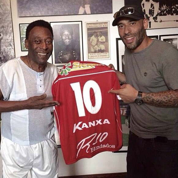 'O novo camisa 10 do Mogi Mirim é apresentado pelo seu filho e treinador, Edinho', postou Rivaldo na rede social Instagram