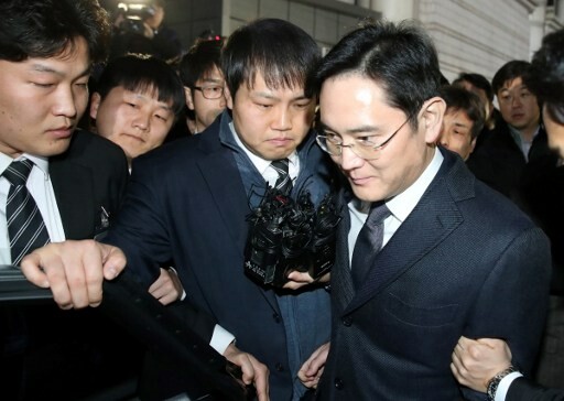 Chefão da Samsung "Lee Jae-yong" é preso por suposto envolvimento em caso de corrupção
