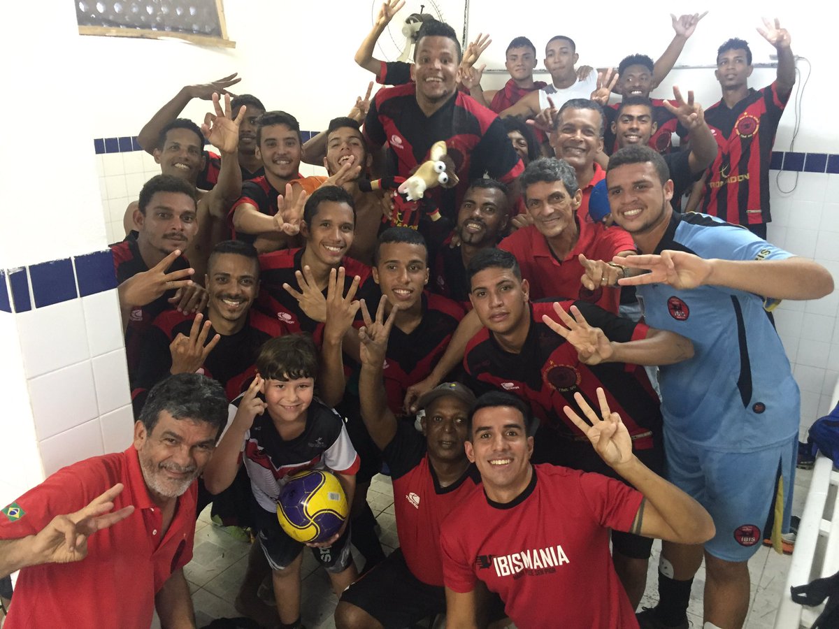Resultado de imagem para ‘Pior time do mundo’, Íbis se diverte com sequência vitoriosa em Pernambuco