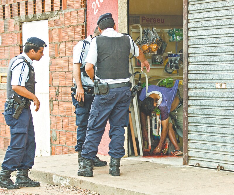 O comerciante José Girão Nobre foi assassinado, a tiros de pistola, na manhã de ontem, quando abria o depósito de material de construção 
