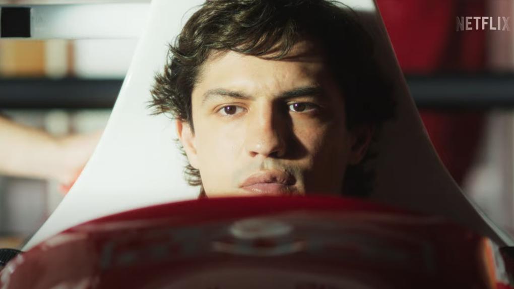 Gabriel Leone como Senna