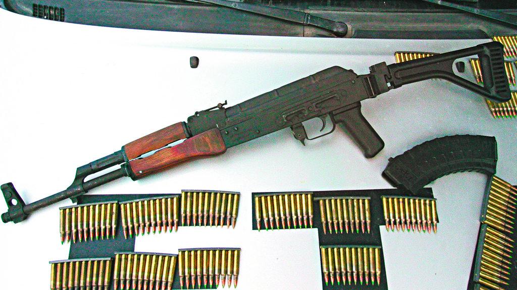 Homem E Preso Com Fuzil Ak 47 E Municao Seguranca Diario Do Nordeste