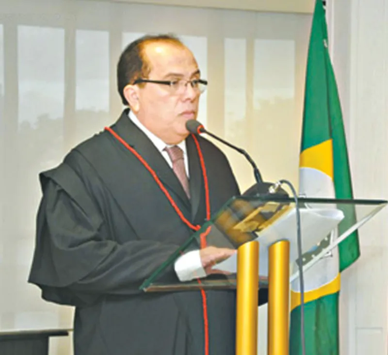 A decisão do STJ mantém o afastamento cautelar de Carlos Rodrigues Feitosa, que foi acusado de expedir sentenças de soltura a criminosos