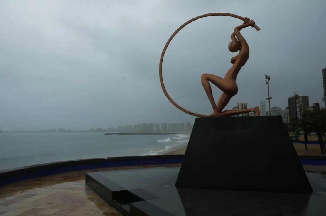 A Praia de Iracema é um dos principais pontos turísticos de Fortaleza