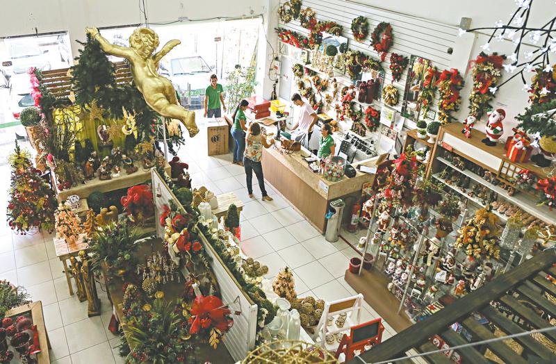 Comércio já aposta na decoração de Natal - Negócios - Diário do Nordeste