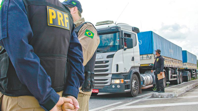 Um a cada 3 caminhões nas BRs do Ceará tem excesso de carga - Metro - Diário do Nordeste