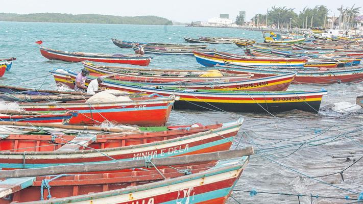 Barcos Artesanais Resistem Em Camocim Regiao Diario Do Nordeste