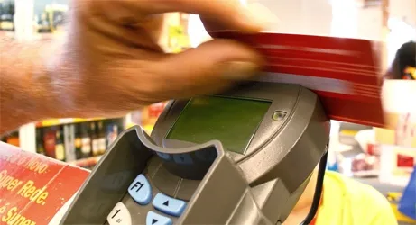 O cartão de crédito continua sendo o vilão do endividamento, sendo citado por mais de 80% dos entrevistados como a principal forma de pagamento a prazo.