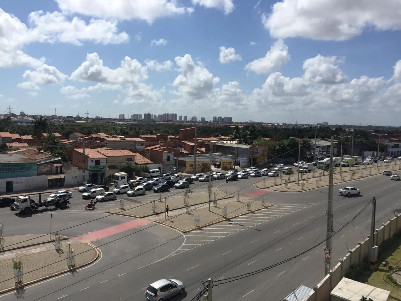 Engarrafamento na Av. Alberto Craveiro