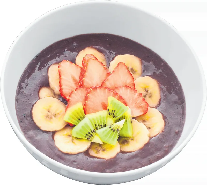 Para a dieta das crianças, é recomendada a inclusão de frutas variadas no açaí