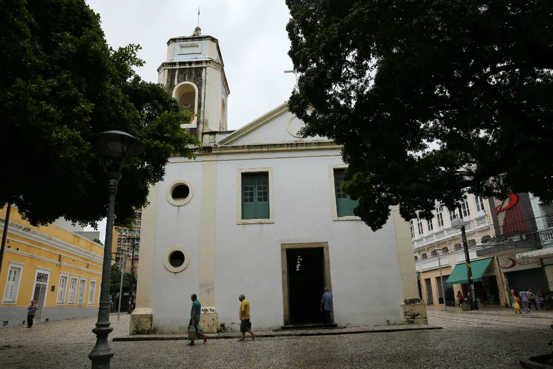 A Igreja do Rosário foi construída por negros, em sua maioria escravos, em um largo areal que acabou virando o Largo do Palácio