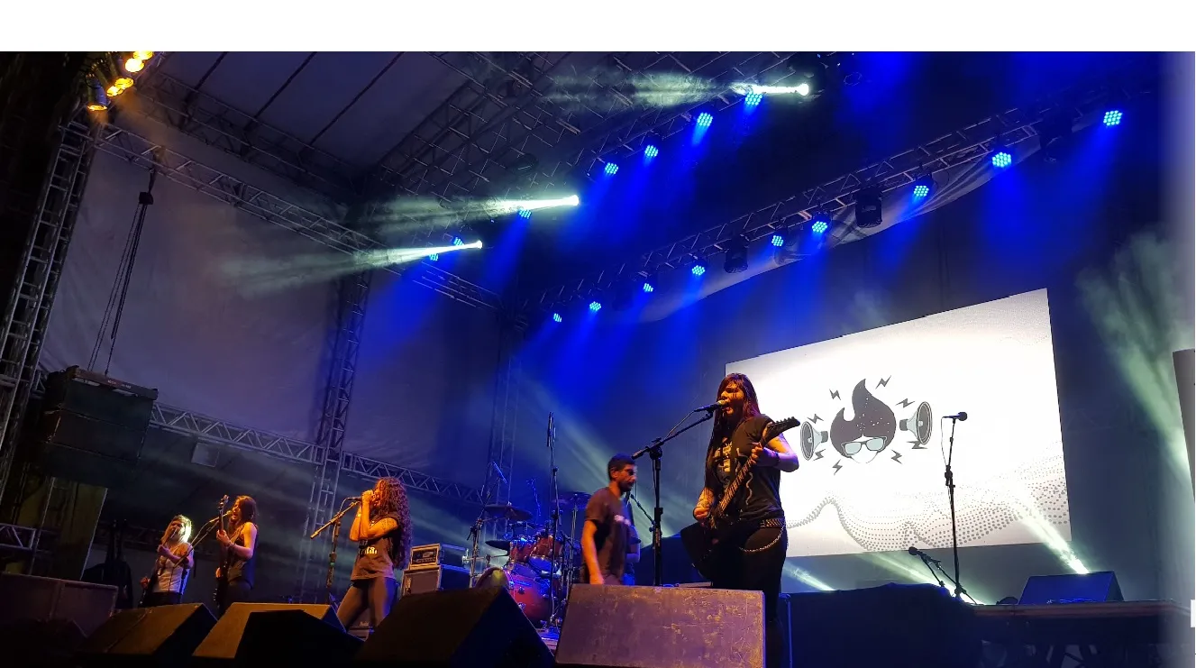 The Knickers inaugurou a noitada com a força de seu hard rock, repleto de referências ao metal clássico