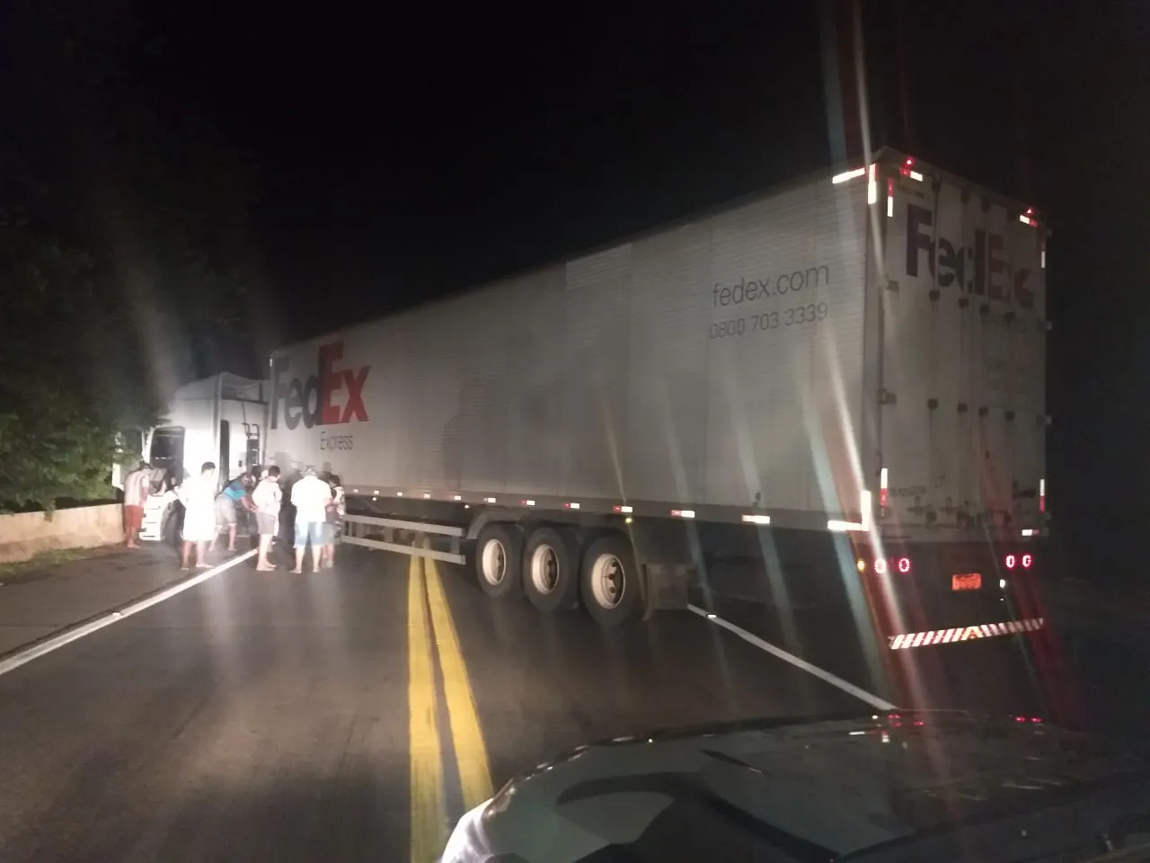 No km 495, ocorreu uma interdição total da BR116, próximo à ponte Riacho Tamanduá, por volta das 2h45 da manhã