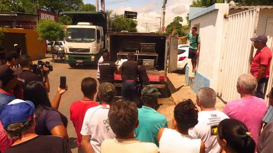 Intervenção policial desastrosa terminou com a morte de 14 pessoas, sendo seis reféns, em Milagres