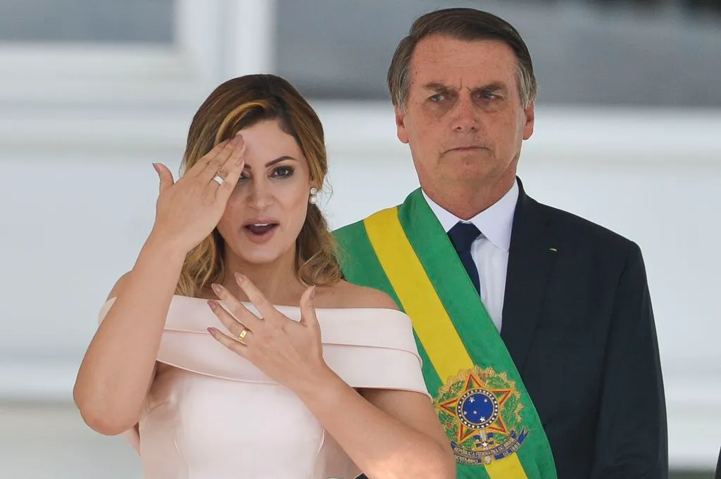 Michelle Bolsonaro discursa em Libras no Parlatório 