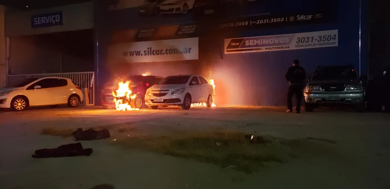 O Corpo de Bombeiros foi acionado para o local e ninguém ficou ferido.