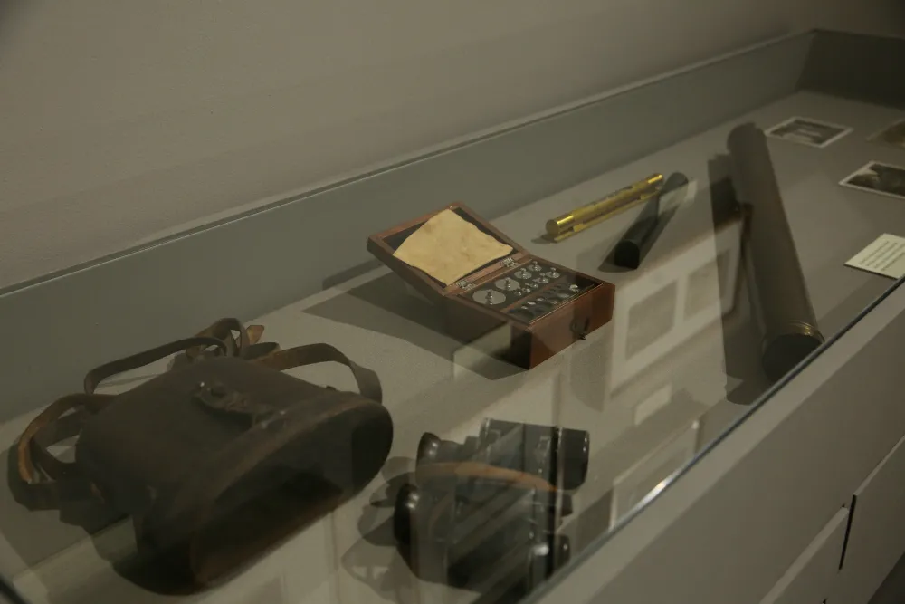 Na Unifor, os visitantes podem conferir peças e documentos pessoais que ajudaram Santos Dumont a voar pela primeira vez