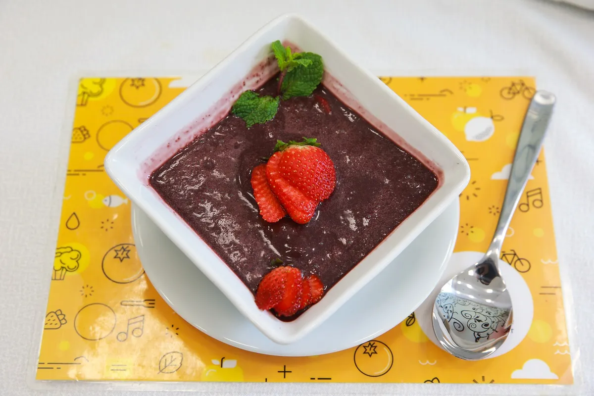 Delícia de açaí puro com morango