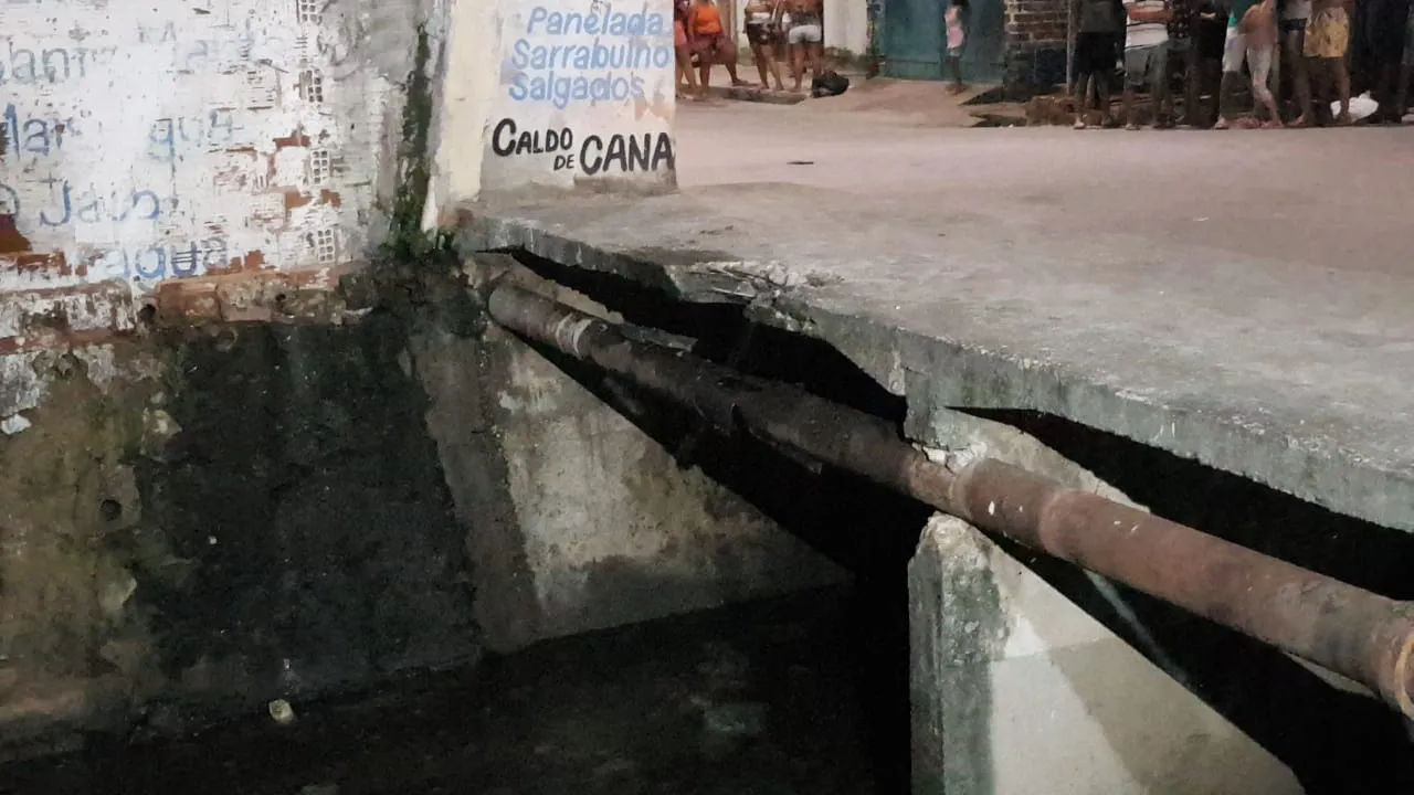 Estrutura da ponte foi danificada