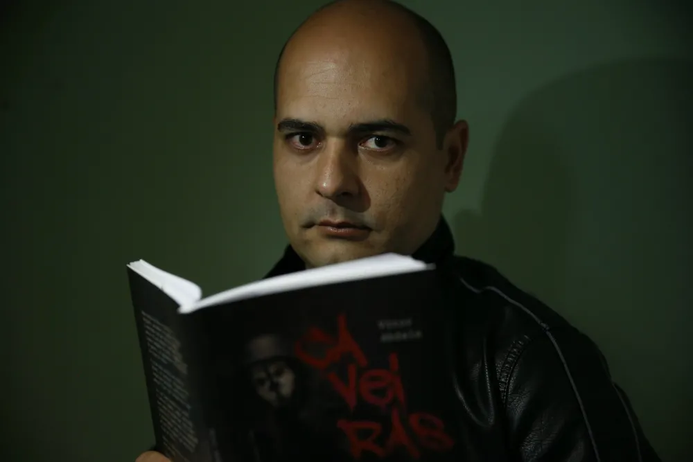 Vitor Abdala entremeia diversos gêneros literários no livro 
